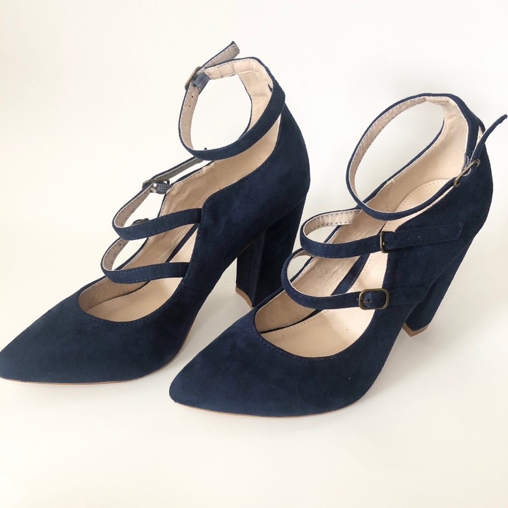 M&L Beverly Hills Chunky Heel Strappy Shoes